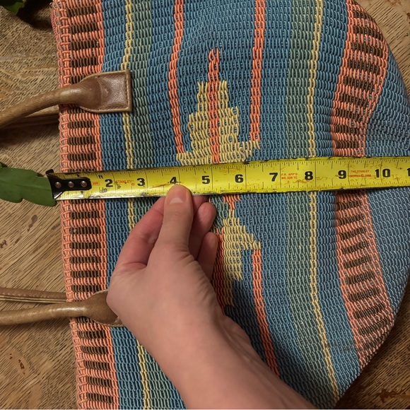 Vintage Southwest style woven handbag purse. Two pockets inside lining. - Picture 9 of 10